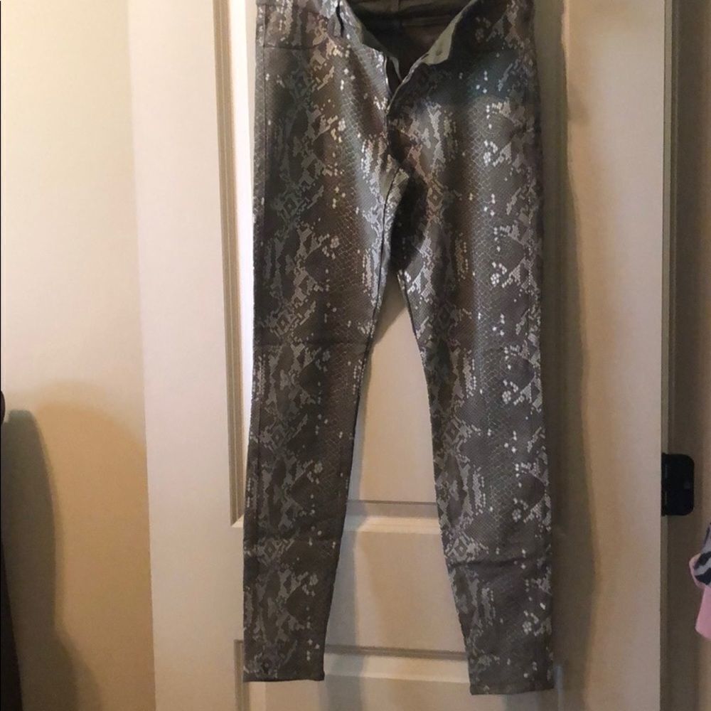 Cookie Johnson🐍 Python Print Jeans - Picture 6 of 8